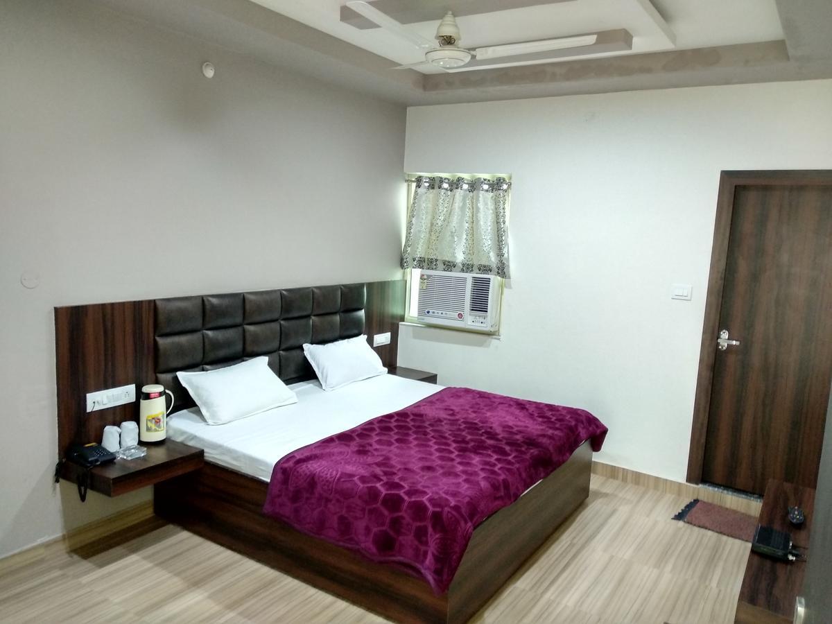Oyo 60976 Hotel Shree Ji Morena Exterior foto